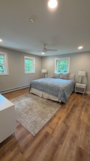 Room - Pine and Pond Retreat, Redone 3 bedroom house in Rindge perfect private getaway. (Rindge)