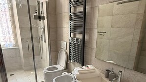 Unclassified image, 4 of 42, button - Vrbo Property (Roma)