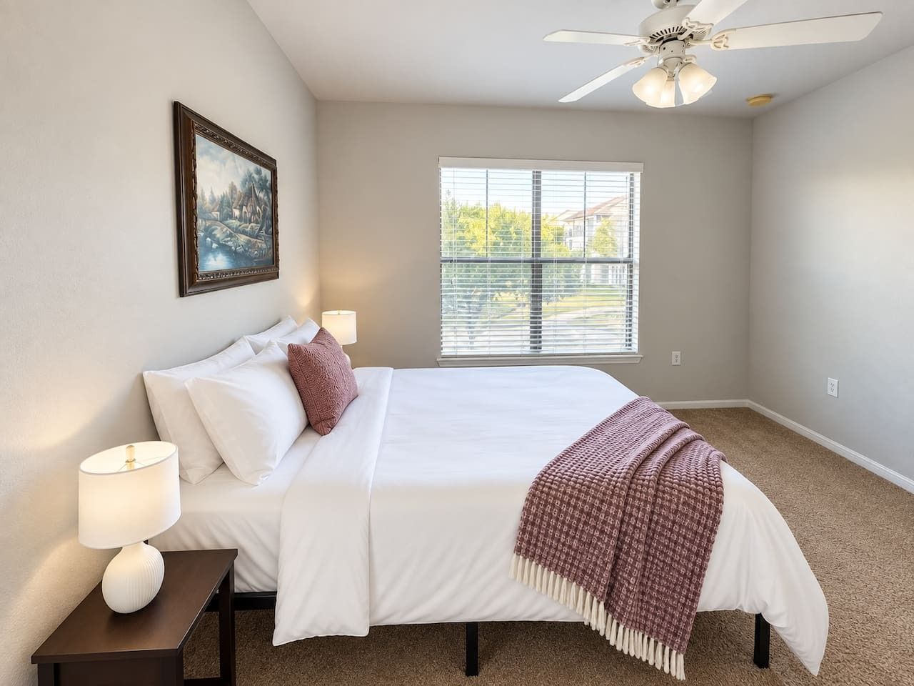 Desk, iron/ironing board, WiFi, bed sheets