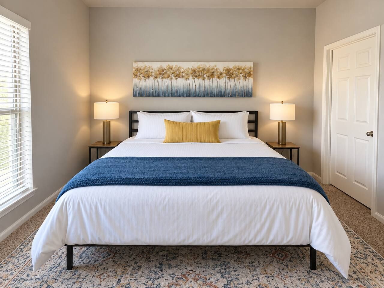 Desk, iron/ironing board, WiFi, bed sheets