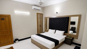 Room - BNB Rose Palace Lodge Family  (Karachi)