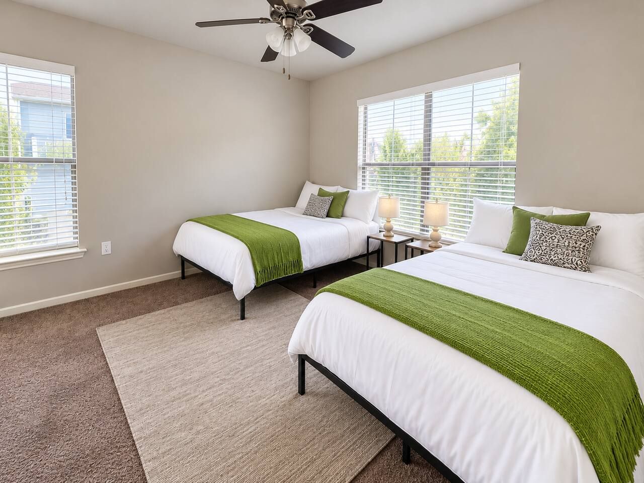 Desk, iron/ironing board, WiFi, bed sheets