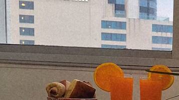 A view of Hilton Garden Inn's exterior with a dining table set with orange slices and a floral arrangement.