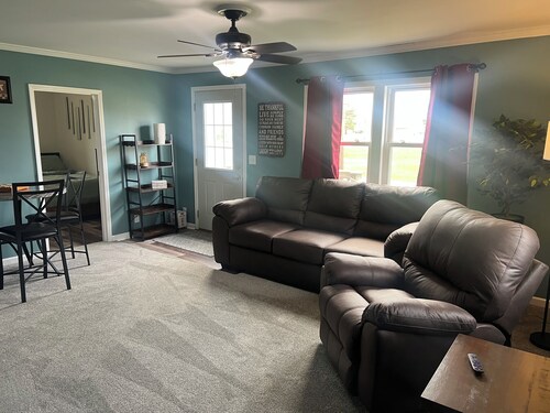 Quiet and cozy getaway in Kirkwood, IL