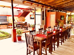 Tempat makan luar