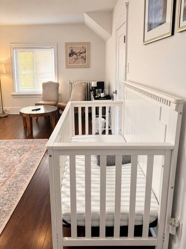 Grand King Suite | 5-10 Min to Airport & Downtown