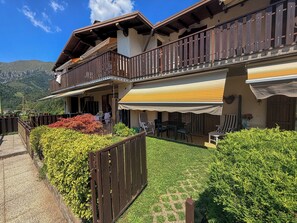 Outdoor dining - Vrbo Property (Castione della Presolana)