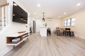 Dining - Detached Wildwood Crest Beach House 4BR, Deck & Parking (Wildwood Crest)