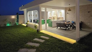 Outdoor dining - Dar Layana (Hammamet)