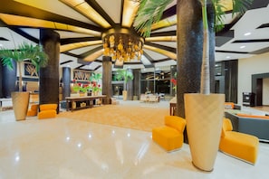 A spacious lobby with a high ceiling, large columns, and a central chandelier. - Private Escape in Cancun (cancun)