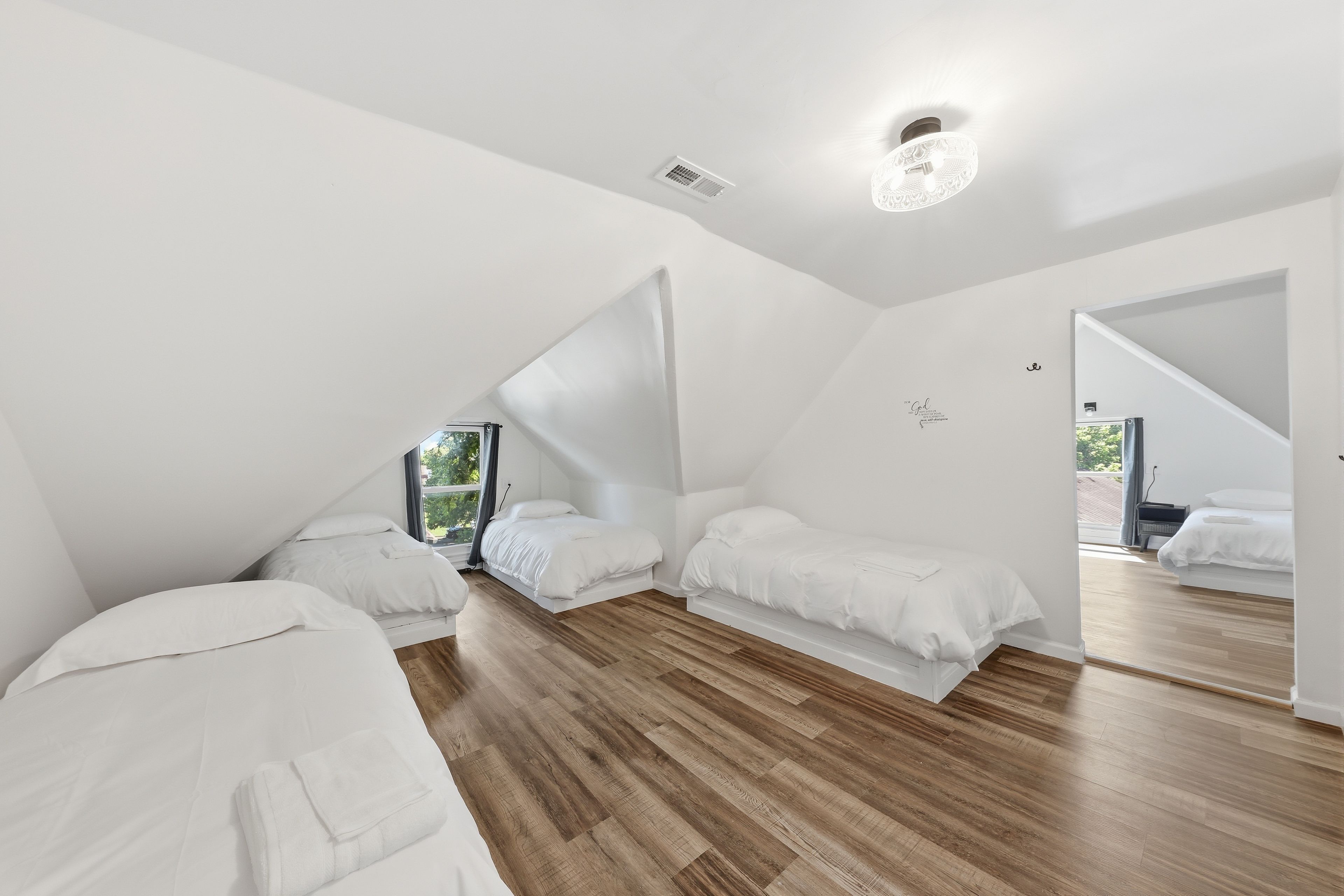 4 bedrooms, iron/ironing board, travel crib, WiFi (free)