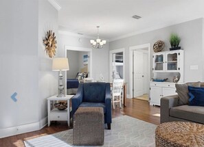 Living area - Charming Family Beach House in Gulf Shores - Rookery 3 (Gulf Shores)