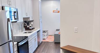 Luxury Downtown Knoxville Studio + Walk to Market Square & Gay St + Free Parking