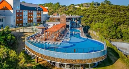 Christmas Lights + Holiday | Golden Gramado Resort