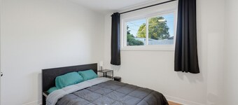 Renovated 3BR, Steps from Gatineau Park & 10 Min to Downtown Ottawa