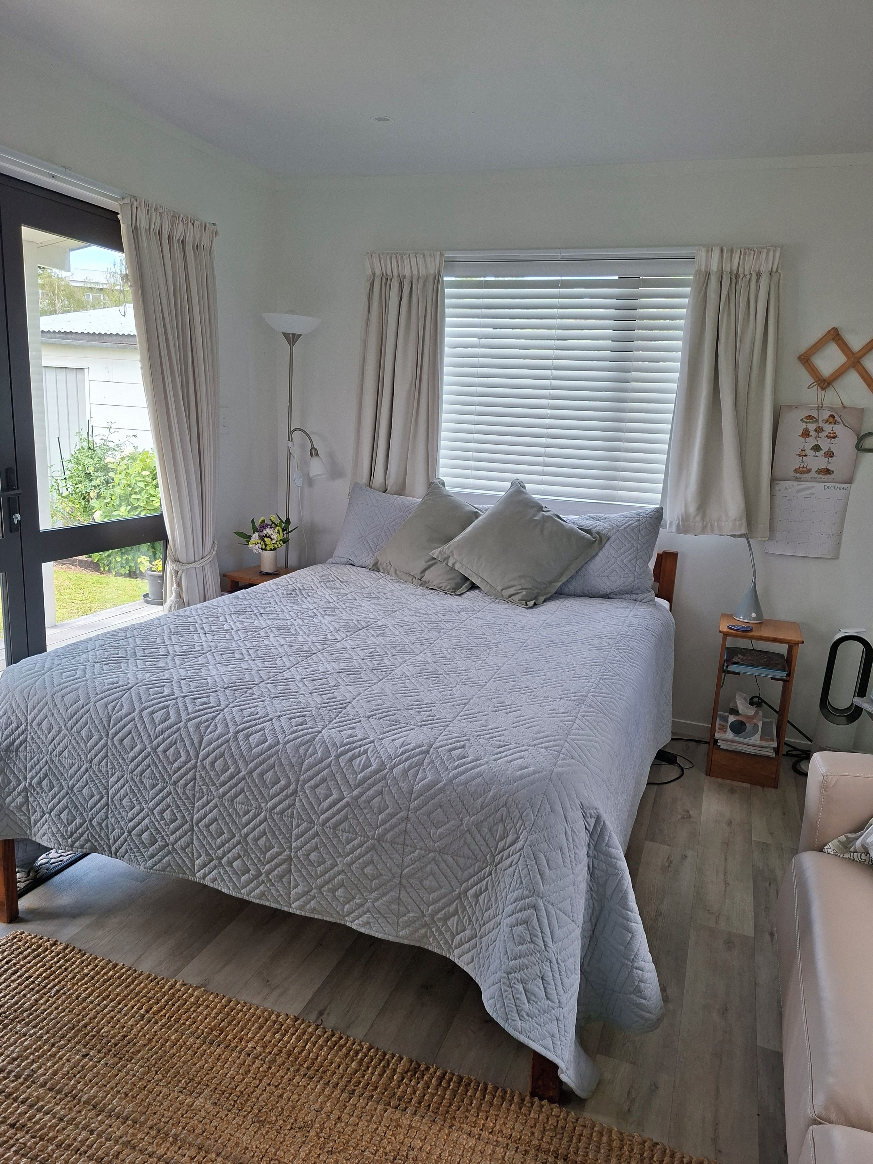 Iron/ironing board, internet, bed sheets