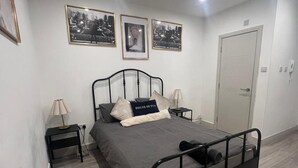 Unclassified image, 5 of 13, button - Barn Conversion Sleeps 2 With Wifi (Thornton Heath)