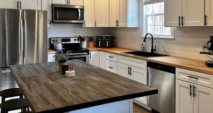 Cozy 2-bedroom house in nice Travelers Rest with AC