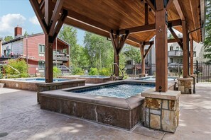 Columbine Pool & Hot Tubs - Lances West 9 - Breckenridge Vacation Rental - Lances West 9: Cozy condo with easy access to the slopes and town! (Breckenridge)
