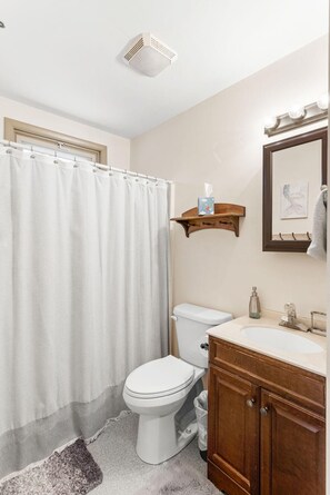 Unclassified image, 4 of 30, button - NEW 4 Bedroom Pocono Escape Game Room Hot Tub Lake/Pool Access (Albrightsville)