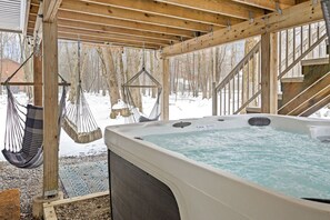 Unclassified image, 2 of 30, button - NEW 4 Bedroom Pocono Escape Game Room Hot Tub Lake/Pool Access (Albrightsville)