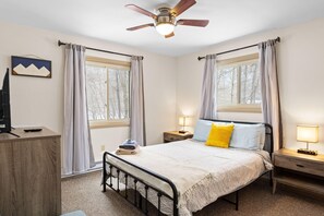 Unclassified image, 3 of 30, button - NEW 4 Bedroom Pocono Escape Game Room Hot Tub Lake/Pool Access (Albrightsville)