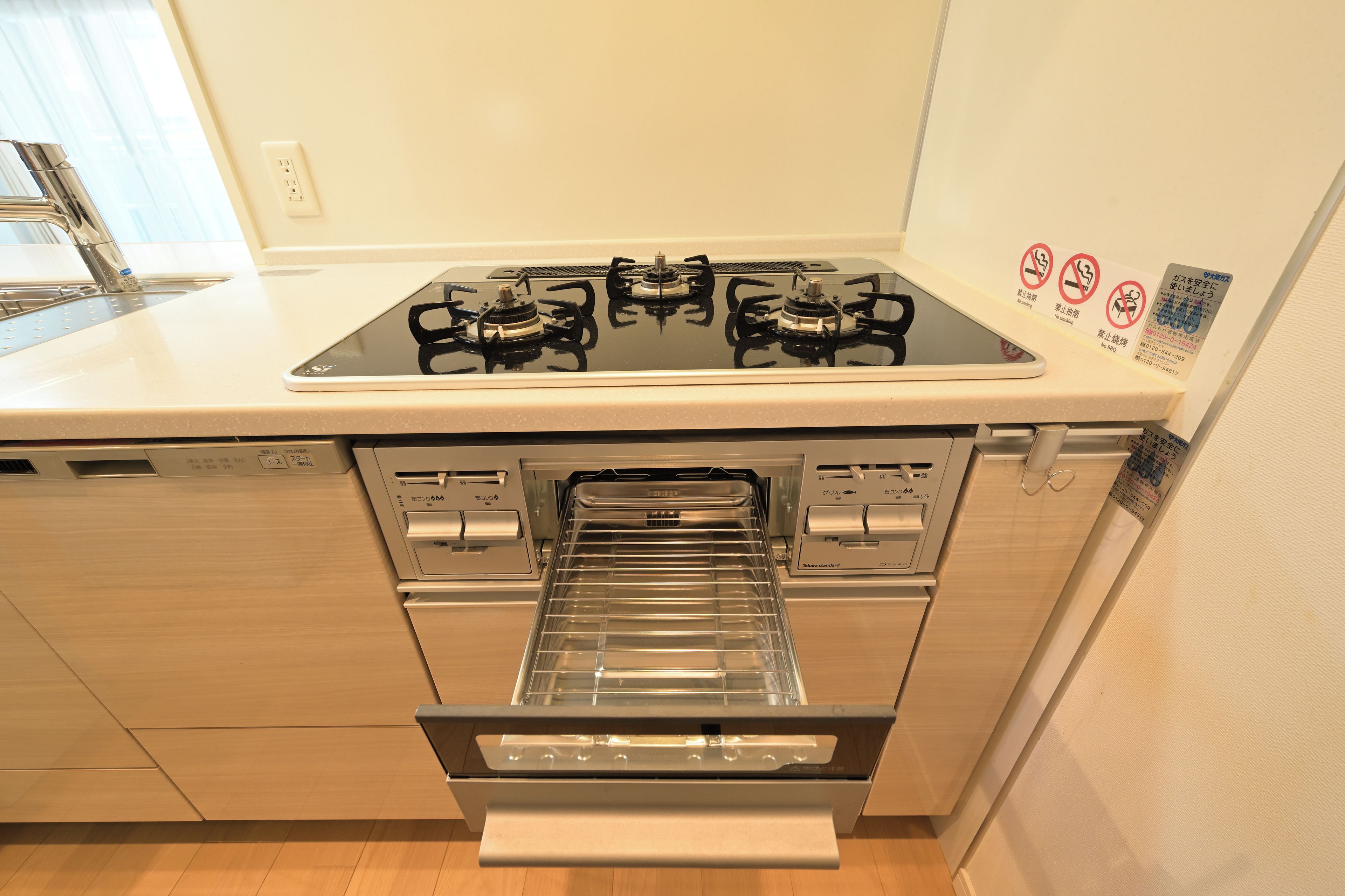A kitchen with a gas stove, oven, and a built-in microwave.