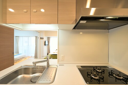 1-minute walk from Nihonbashi Station (subway) · 1-minute walk to Dotonbori · 1-minute bus ride from Kuromon Market/Namba/Shinsaibashi to Kansai Airport—convenient location / Luxury apartment with two elevators