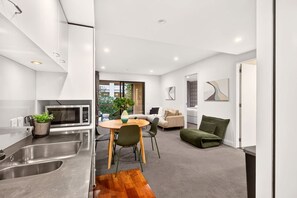 Interior - Central Auckland 2BR + Free Parking Zodiak Stays (Auckland)