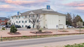 Unclassified image, 2 of 20, button - Econo Lodge Fort Lupton 2 Queen Suite (Fort Lupton)