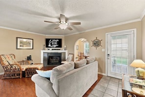 Living area - Nook Hill | 3-bedroom, Pool, Dog-Friendly (Harkers Island)