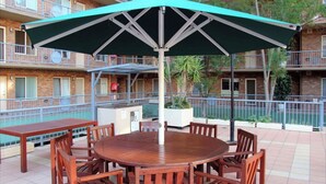 Outdoor dining - 11 on Hurtle. CBD location. Long stays welcome. (Adelaide)