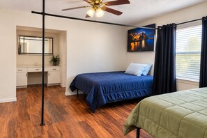 Unclassified image, 2 of 6, button - Spacious 4BR Dallas Home • Sleeps 10 • Near Downtown (Dallas)
