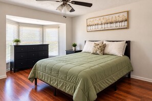 Unclassified image, 5 of 6, button - Spacious 4BR Dallas Home • Sleeps 10 • Near Downtown (Dallas)