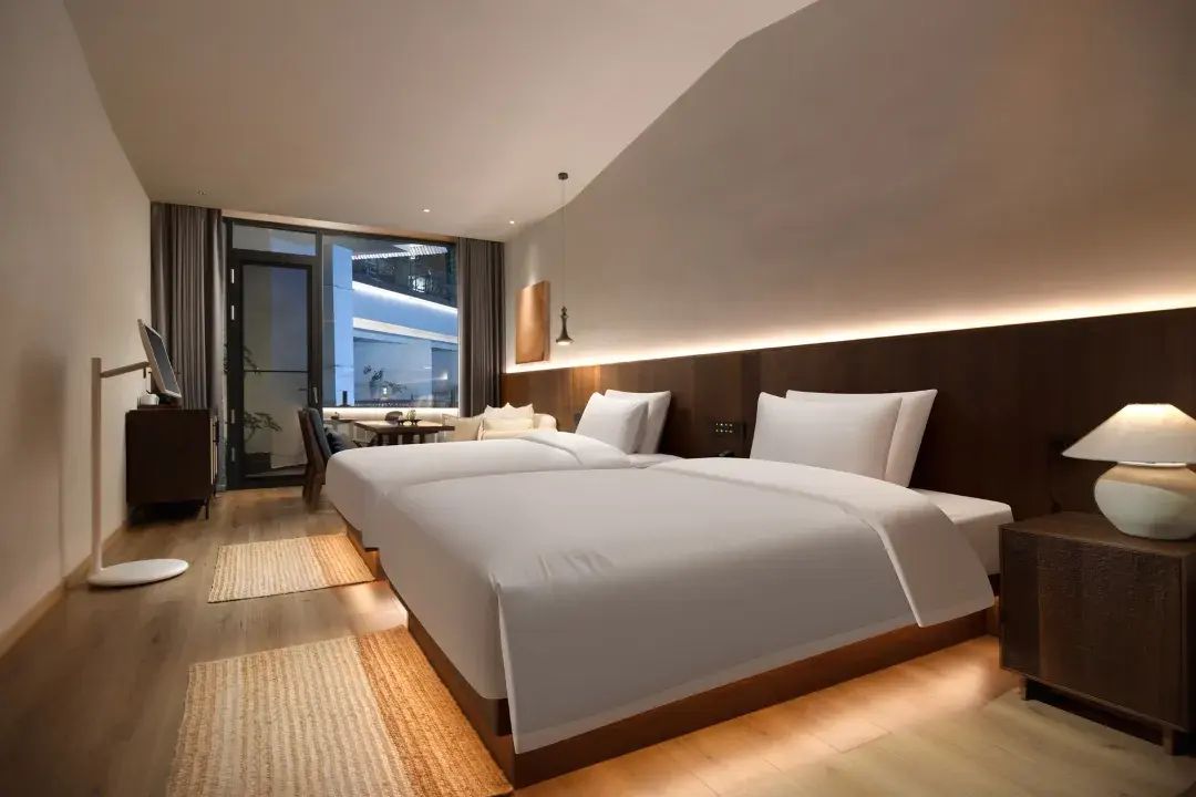 Senior Twin Room, Balcony, City View | Premium bedding, in-room safe, blackout drapes