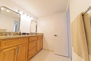 Bathroom - Cozy 1-bedroom condo with AC in South Palm Beach ocean view facing property (South Palm Beach)
