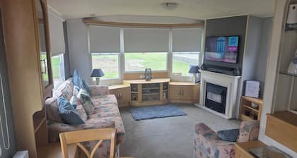 2-Bed - Sleeps 6 - Free Parking