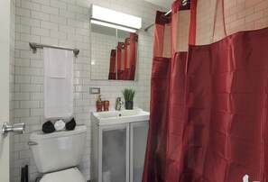 Bathroom - Sunlit 2BR - Fully Furnished & Spacious Apartment (Chicago)