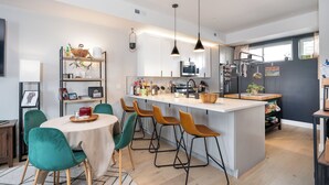 Dining - Quiet Modern Townhome with Rooftop Deck and 10 minutes from downtown (Denver)