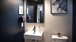 Bathroom - Quiet Modern Townhome with Rooftop Deck and 10 minutes from downtown (Denver)