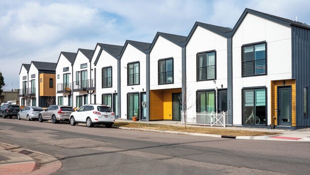 Exterior - Quiet Modern Townhome with Rooftop Deck and 10 minutes from downtown (Denver)