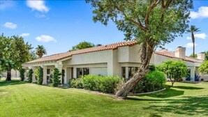 Exterior - La Quinta Resort with Golf Cart and Views, Views, Views! (La Quinta)