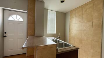 Shower, hair dryer, towels, shampoo