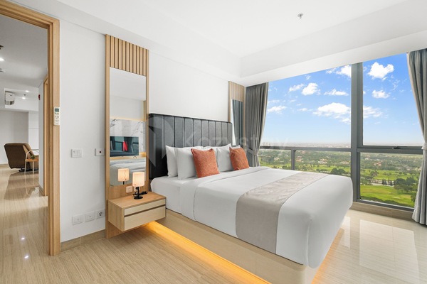 Apartment, 3 Bedrooms, City View | Desk, laptop workspace, iron/ironing board, WiFi (free)