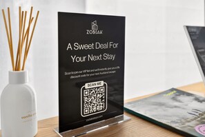 A promotional sign for Zodiac stays, offering a 5% discount for VIP members. - Your Central Auckland City Escape Zodiak Stays (Auckland)