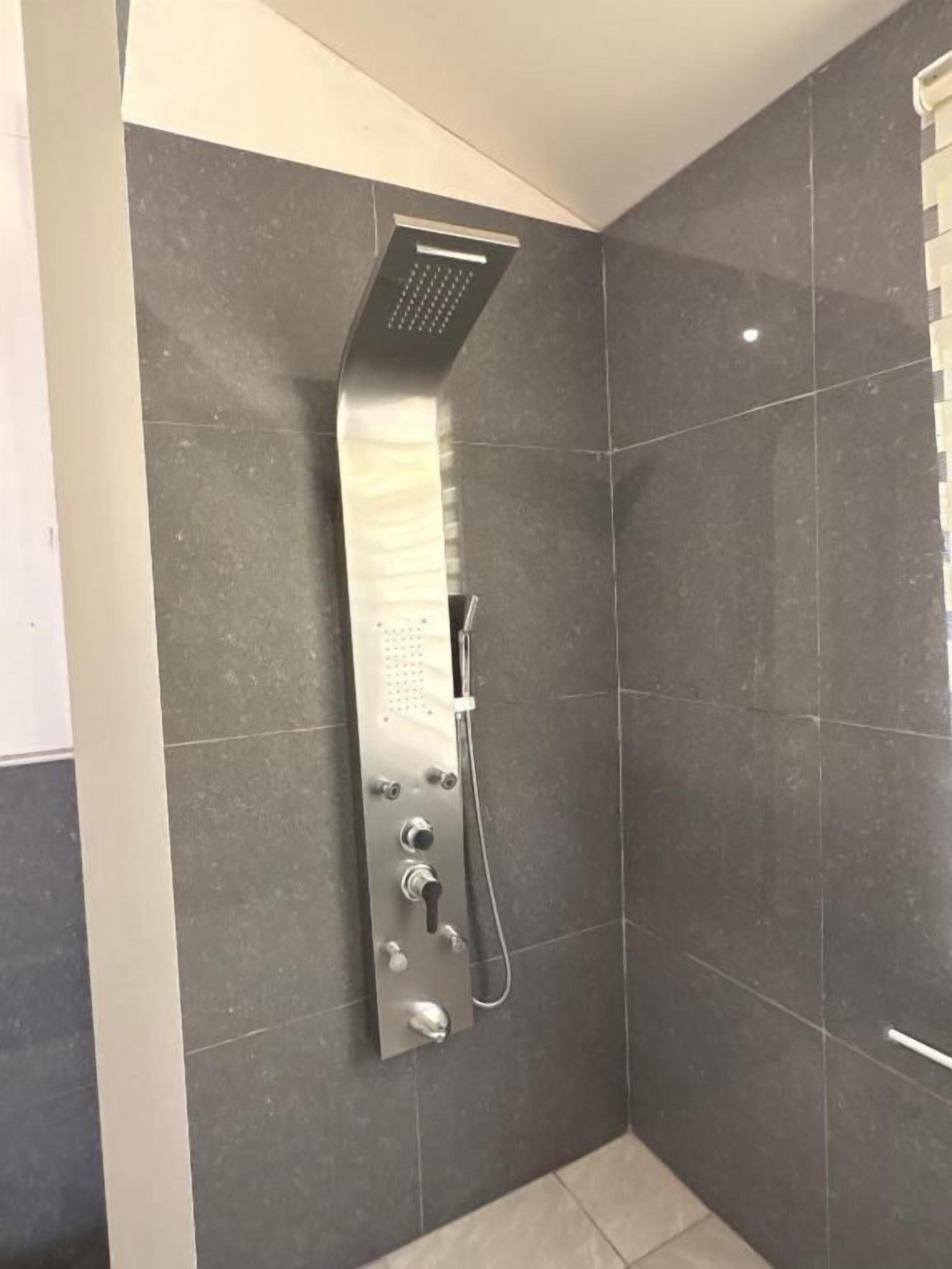 Deluxe Suite, Lake View | Bathroom