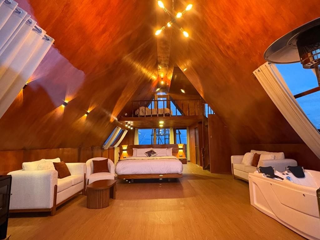 Superior Suite, Lake View