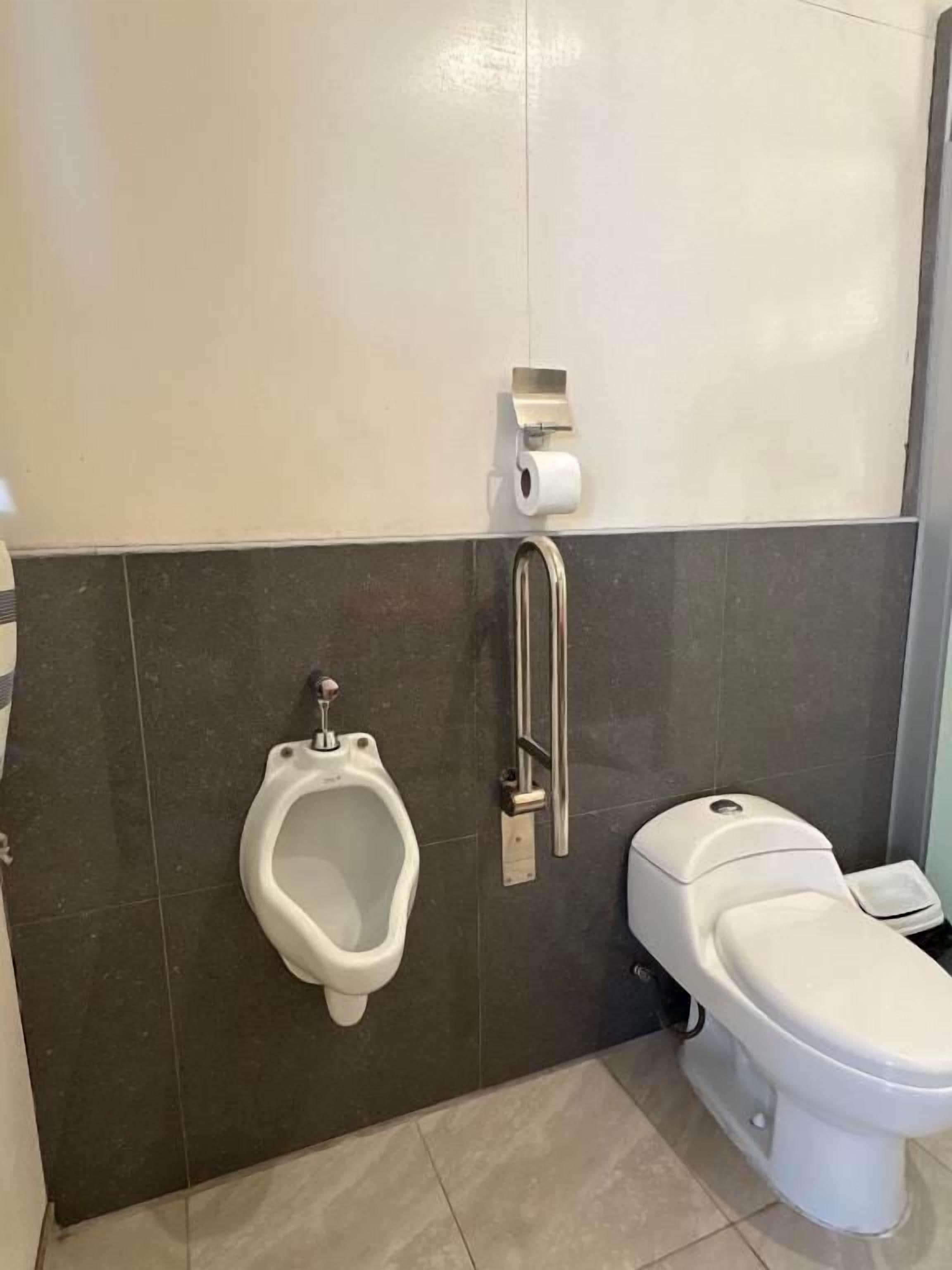 Deluxe Suite, Lake View | Bathroom