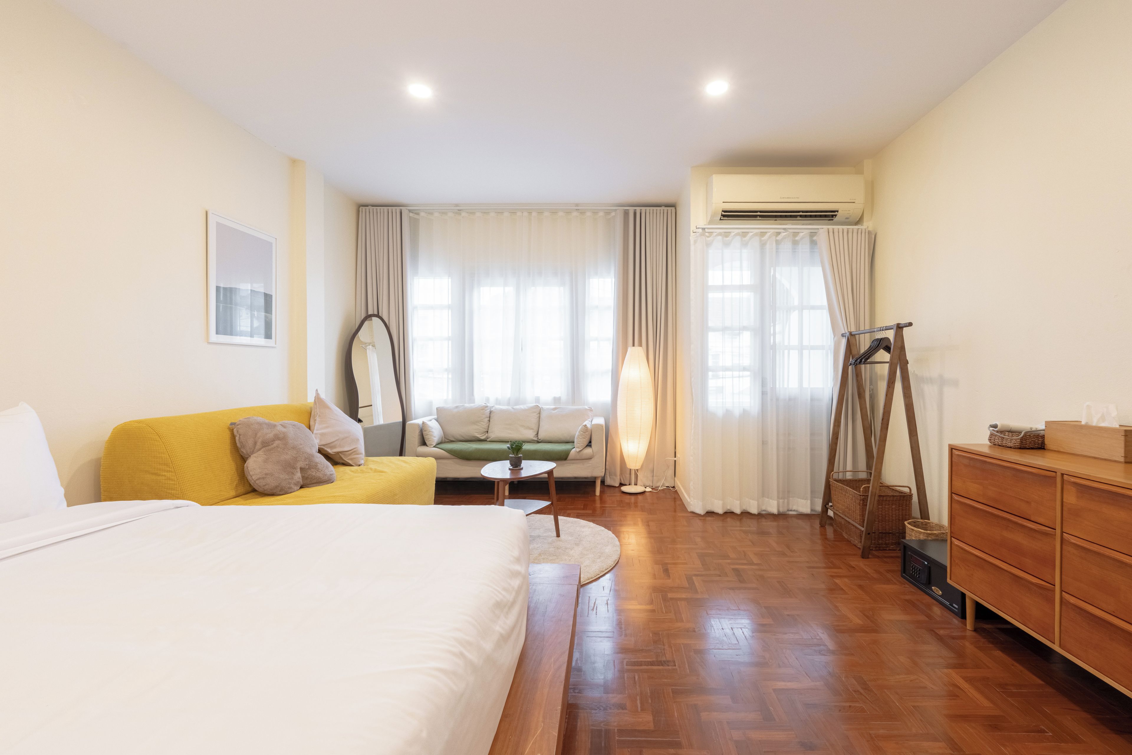 2 bedrooms, desk, iron/ironing board, WiFi (free)