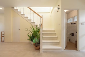 A staircase with white railings leading to a landing. - Private2BR Townhome in the Heart of Nimman  Perfect for Families &Groups+parking (Chang Wat Chiang Mai)